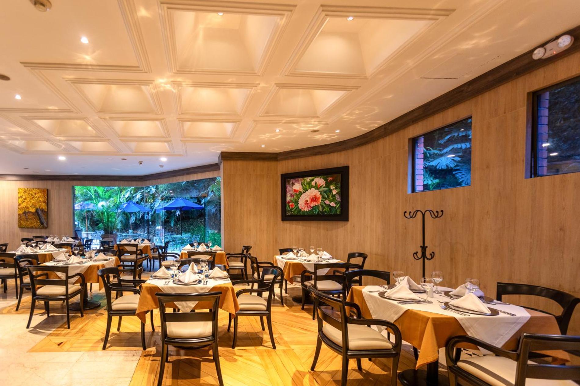 Hotel Dann Carlton Belfort Medellín Eksteriør bilde Restaurant