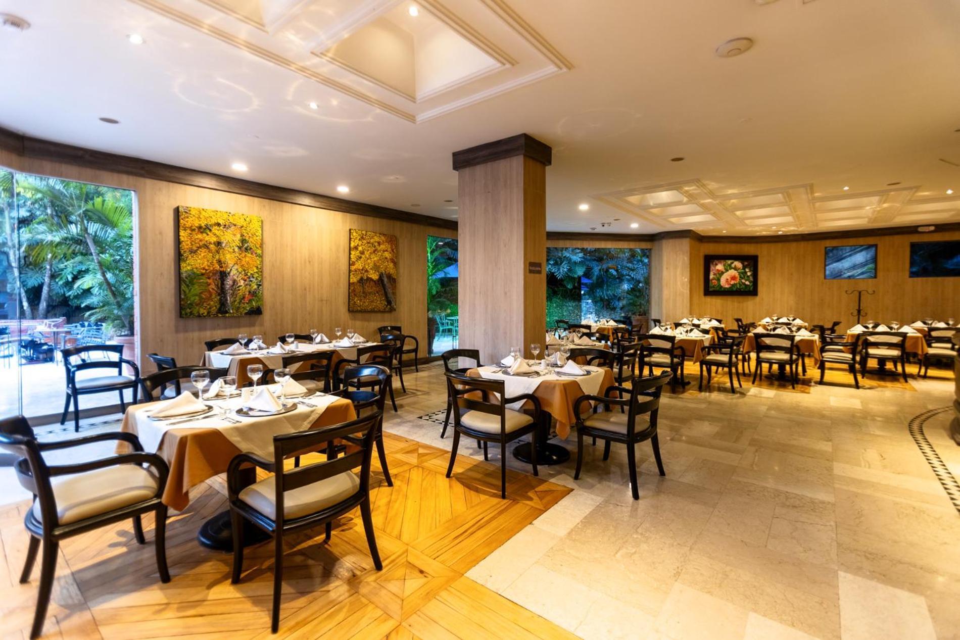 Hotel Dann Carlton Belfort Medellín Eksteriør bilde The restaurant